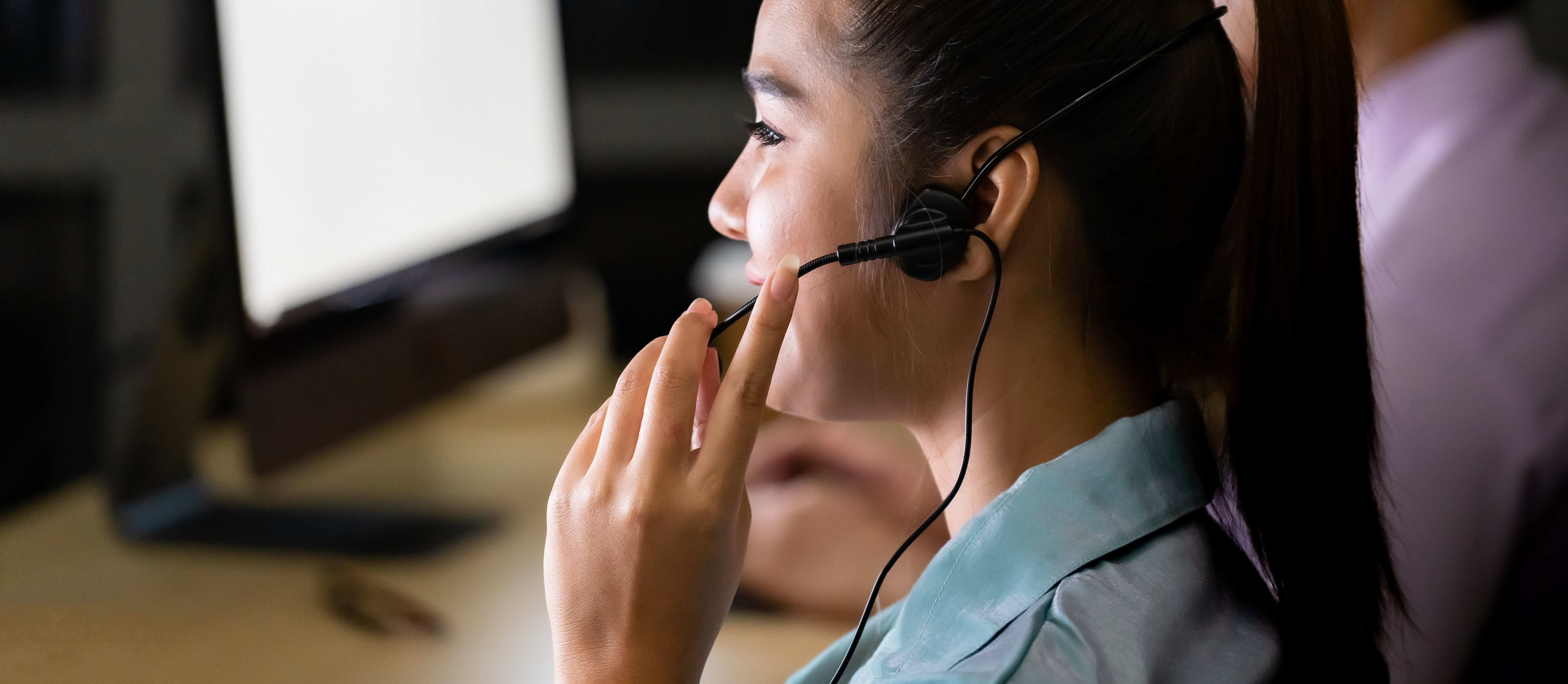 call-center-working-night